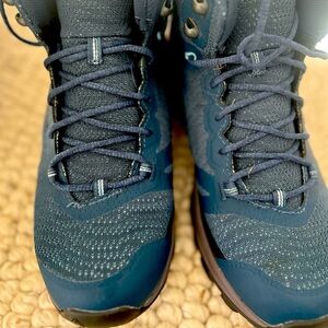 keen waterproof womans hiker size 9